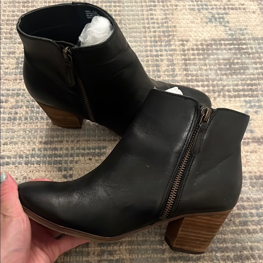 Black Leather Ankle Boots external zipper